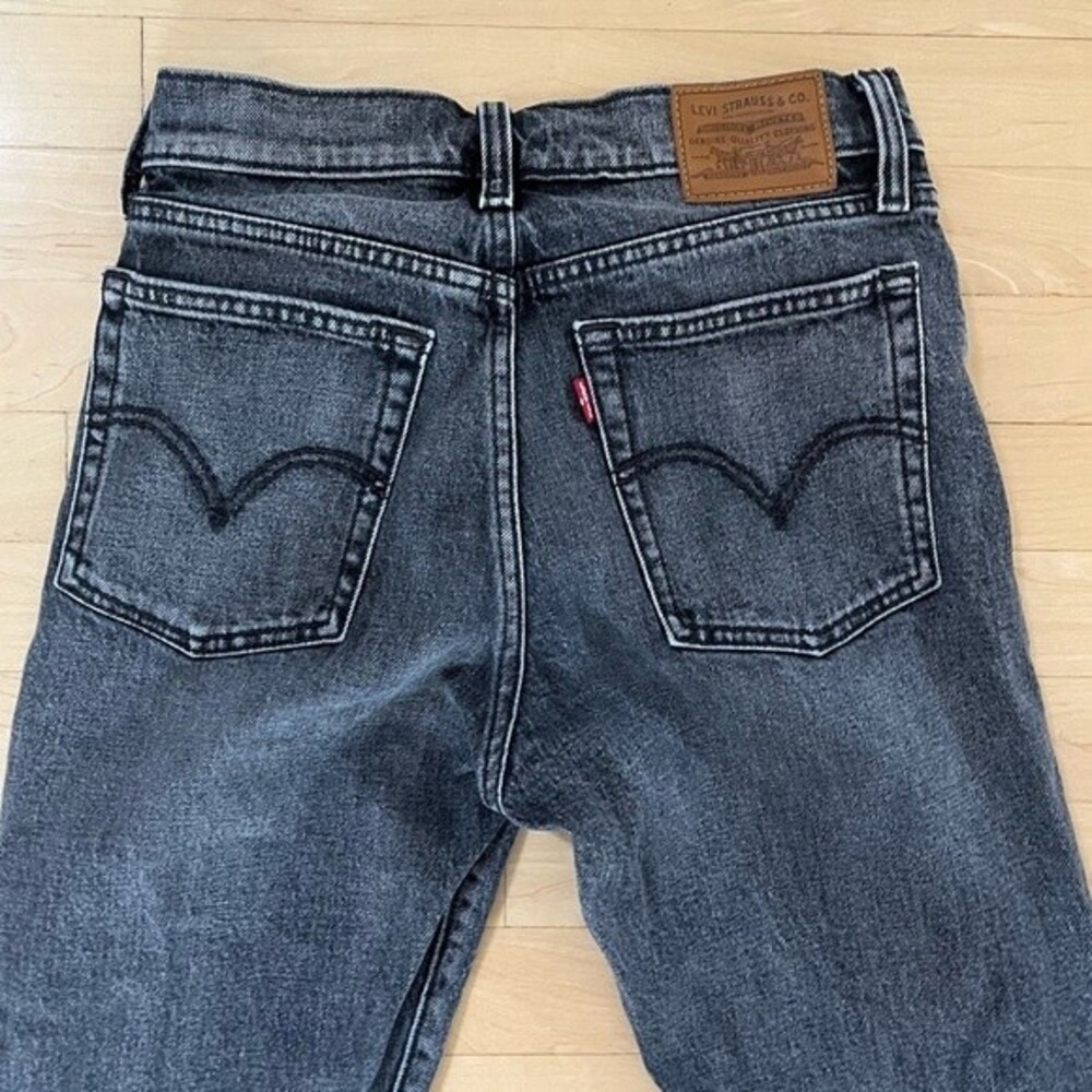 Levi’s Wedgie Icon High Rise Tapered Straight Fit Jeans in Charcoal Gray 26 NWOT - Picture 11 of 16